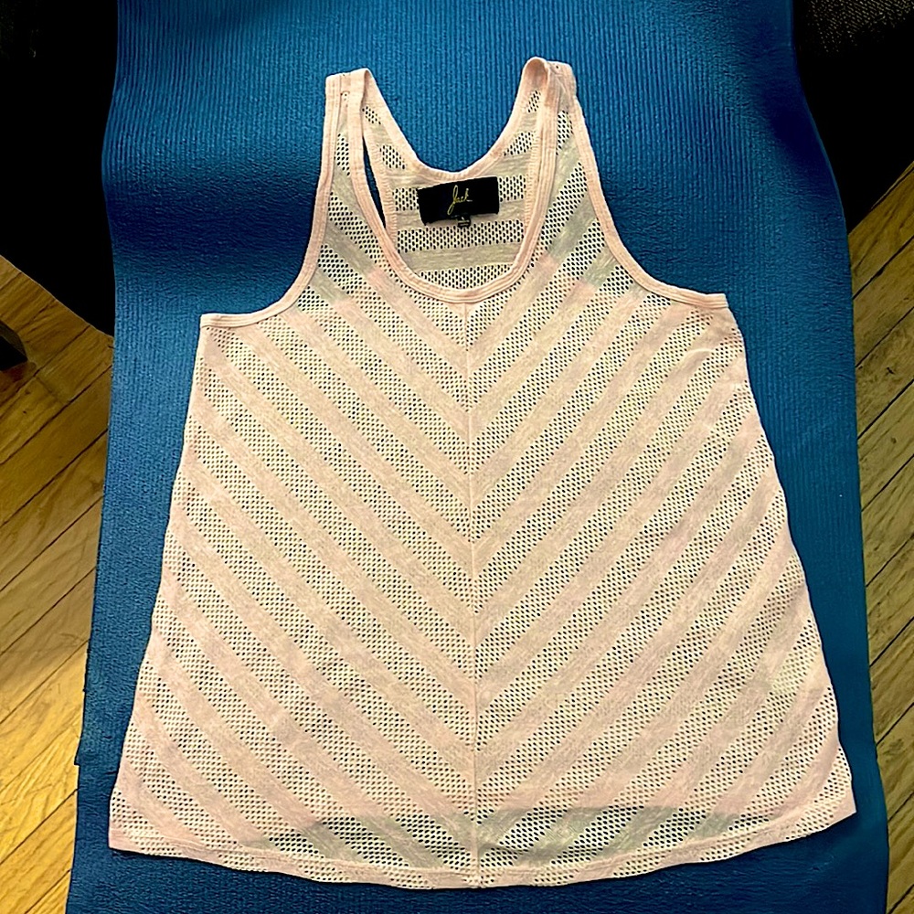 Jack. textured tank, like new!!